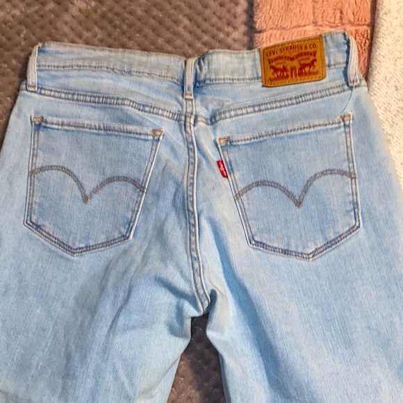 Levi’s 711 light distressed - Picture 4 of 8